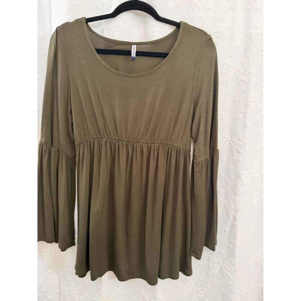 Planet Motherhood Olive Scoop Neck Maternity Top size L. Long Sleeve